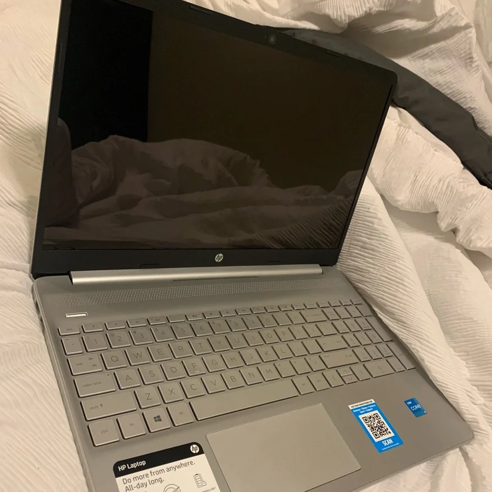 HP 15.6'' Touchscreen - Intel Core i3 - 8GB RAM - 256GB SSD - Natural Silver